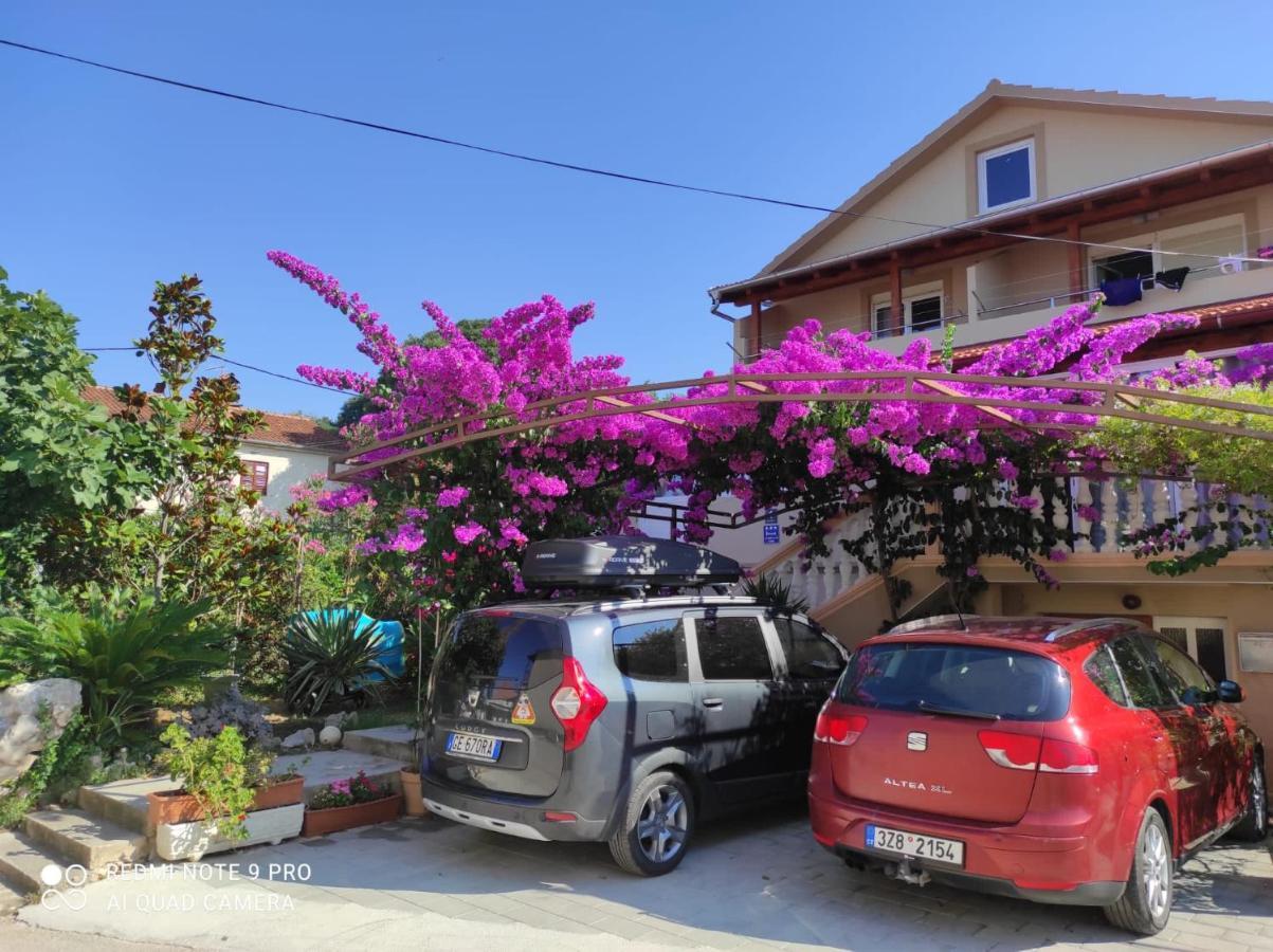 Apartments Iva Pakoštane Exterior foto
